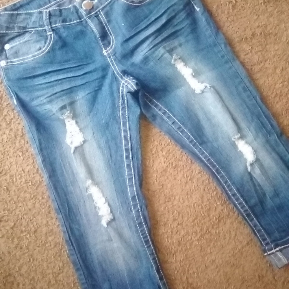 NWT!! No Boundaries capris